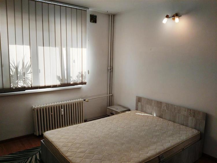 Apartament cu 2 camere decomandat, mobilat în Sud