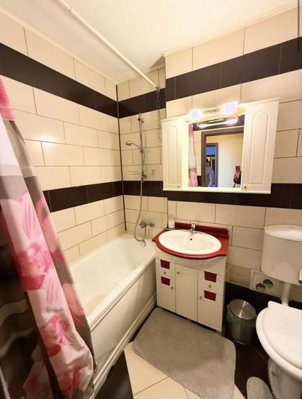 Apartament cu 3 camere semidecomandat în Ștefan cel Mare