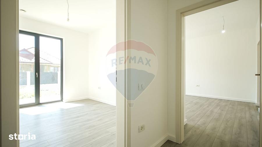 Casă cu 5 camere cu Teren 657 Mp în Florilor