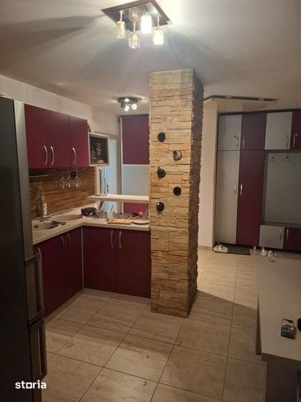 Inchiriez apartament 3 camere decomandat - 2
