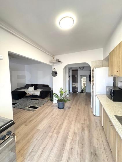 Apartament cu 4 camere semidecomandat, mobilat în Între Lacuri