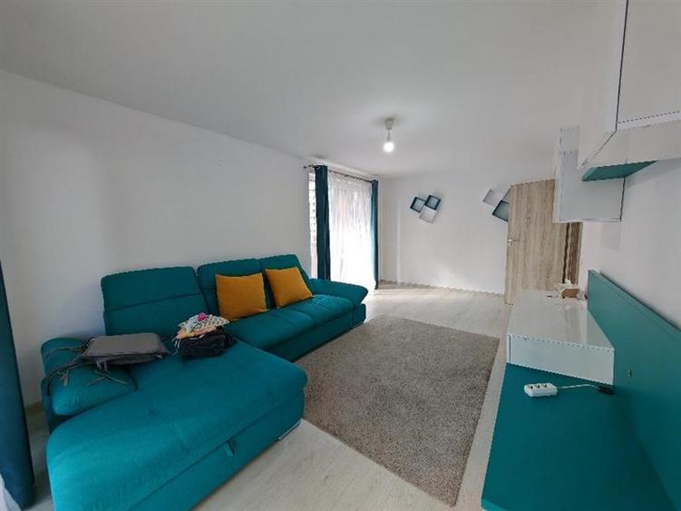Apartament cu 3 camere decomandat, mobilat în Tractorul