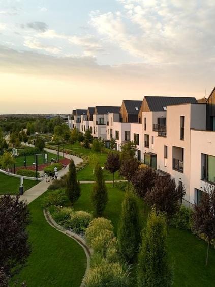 Apartament cu 2 camere semidecomandat, mobilat în Central