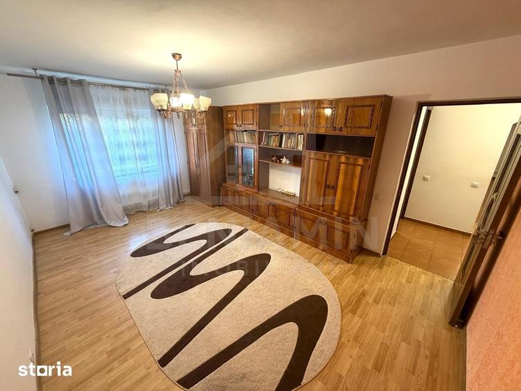 Apartament cu 3 camere decomandat în Rovine