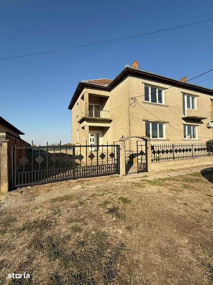 Casă cu 5 camere cu Teren 700 Mp în Ardud