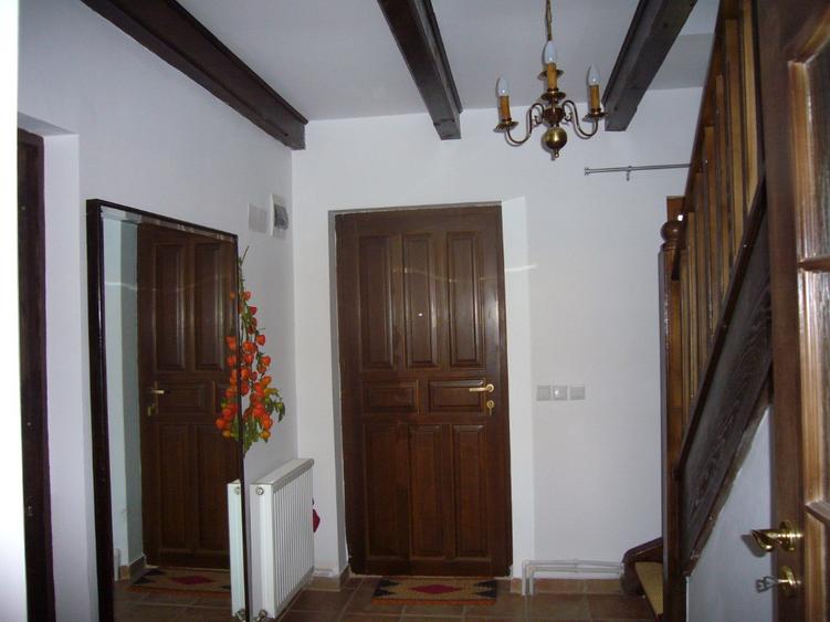 Casă cu 6 camere cu Teren 1200 Mp în Central