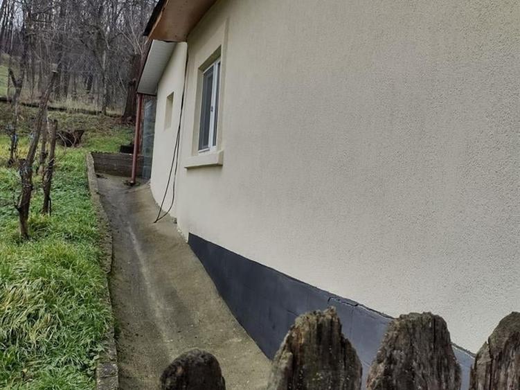 Casă individuală cu 5 camere cu Teren 150000 Mp în Fratoștița