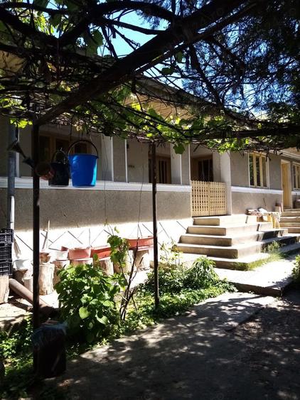 Casă cu 3 camere cu Teren 2000 Mp în Zorleni