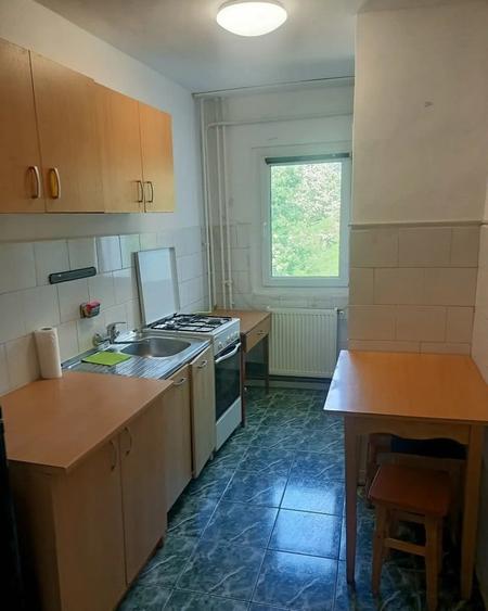 Apartament cu 2 camere decomandat în Gară