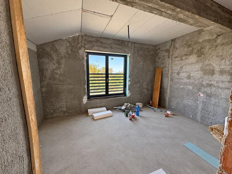 Duplex cu 4 camere cu Canalizare în Moșnița Nouă