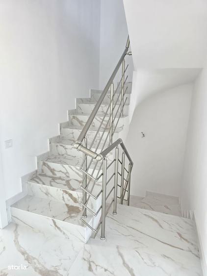 Casă cu 4 camere decomandat în Central