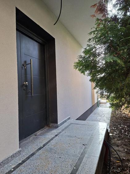 Casă cu 7 camere cu Teren 250 Mp în Corbeanca