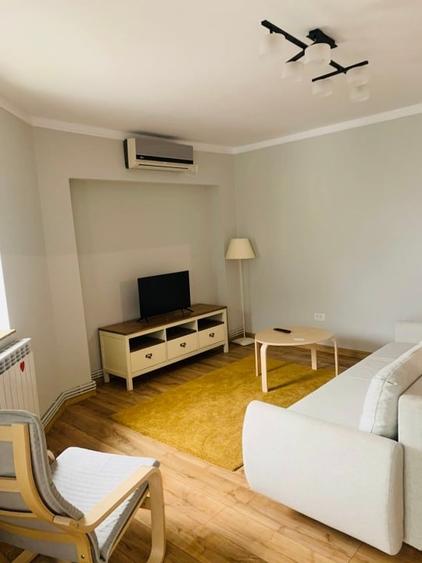 Apartament cu 2 camere decomandat, mobilat în Faleza Nord