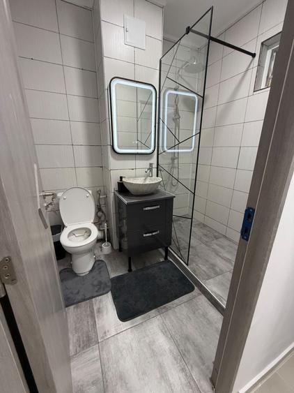 Apartament cu 3 camere decomandat în Micro 6