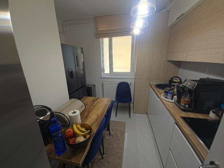 Apartament cu 4 camere semidecomandat în Tomis Nord
