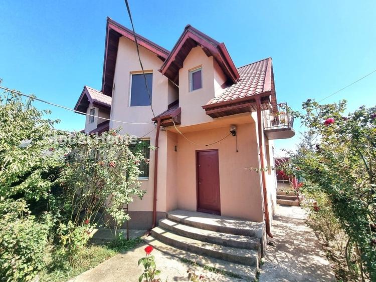 Casă cu 4 camere cu Teren 1094 Mp în 1 Decembrie