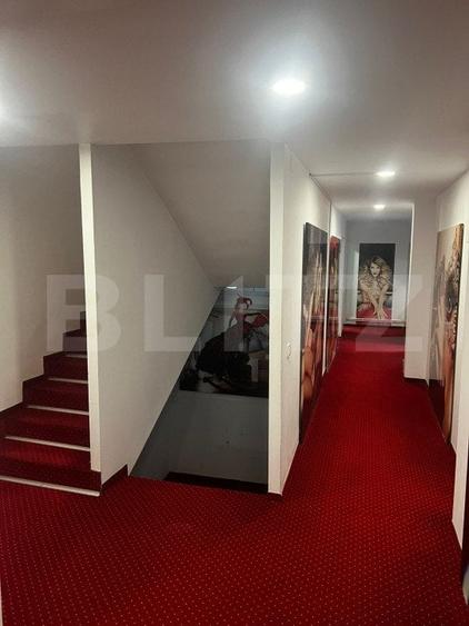 Casă individuală cu 18 camere cu Canalizare în Central