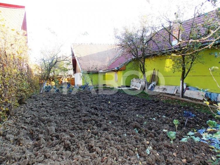 Casă individuală cu 6 camere decomandat cu Canalizare în Gușterița