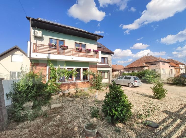 Casă individuală cu 7 camere cu Canalizare în Dorolț