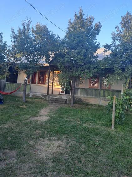 Casă cu 2 camere cu Teren 3200 Mp în Negri