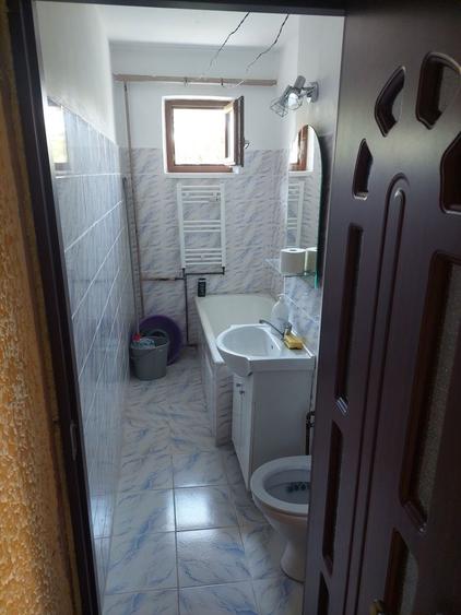 Apartament cu 2 camere semidecomandat în Beba Veche