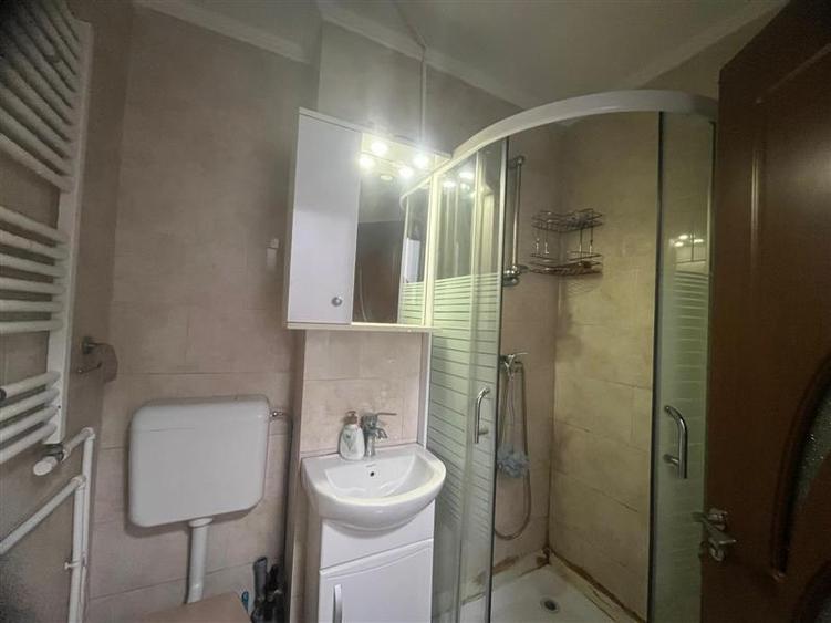 Apartament cu 3 camere nedecomandat în Nord