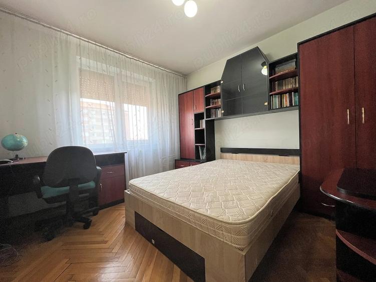 Apartament cu 3 camere decomandat în Decebal