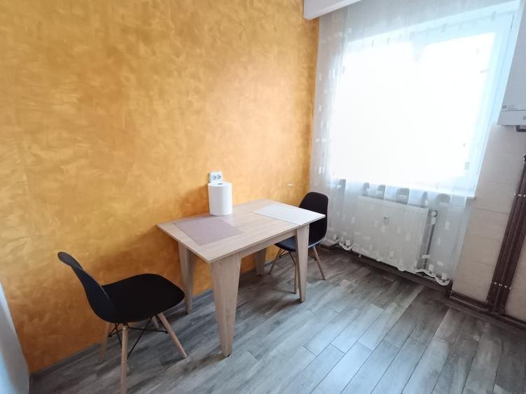 Apartament cu 2 camere semidecomandat în Gojdu