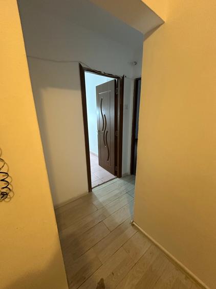 Apartament cu 3 camere semidecomandat în Titan