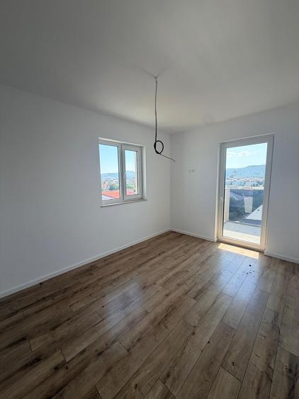 Apartament cu 3 camere în Centura — fotografia 1
