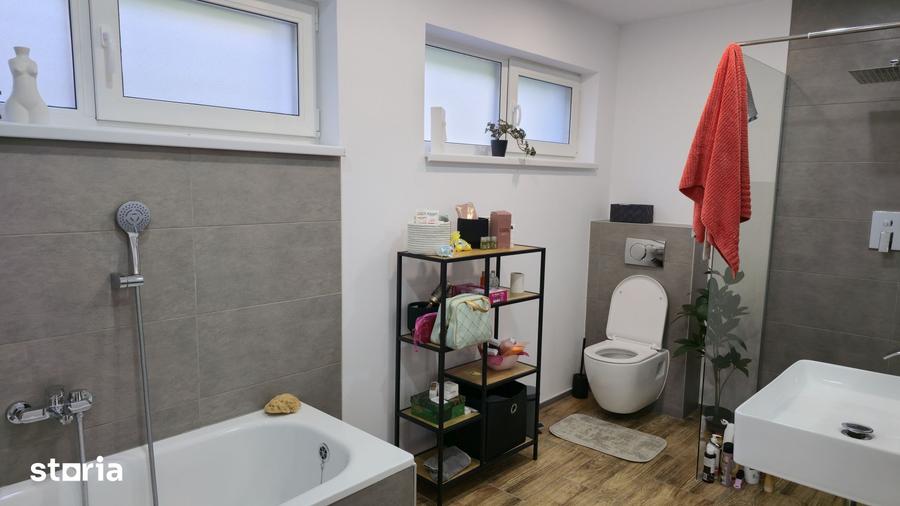 Casă cu 4 camere cu Teren 250 Mp în Central