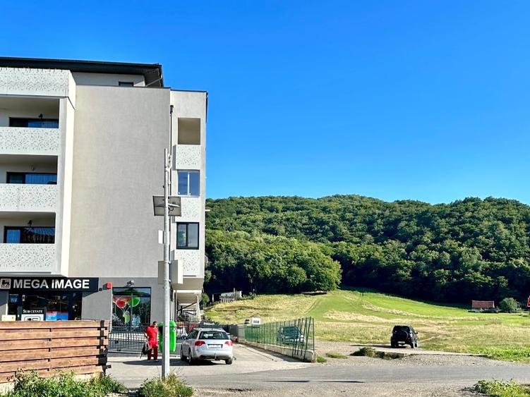 Apartament cu 3 camere decomandat, mobilat în Florești