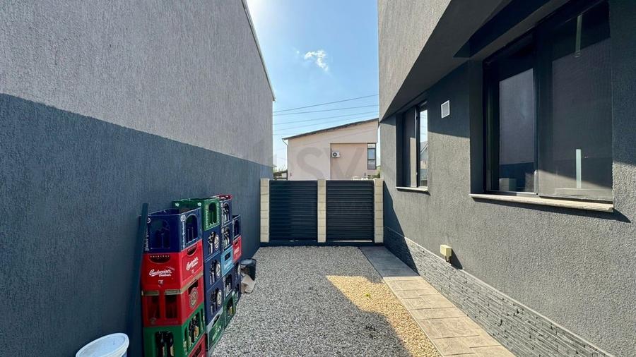Casă individuală cu 4 camere cu Piscina în Tunari