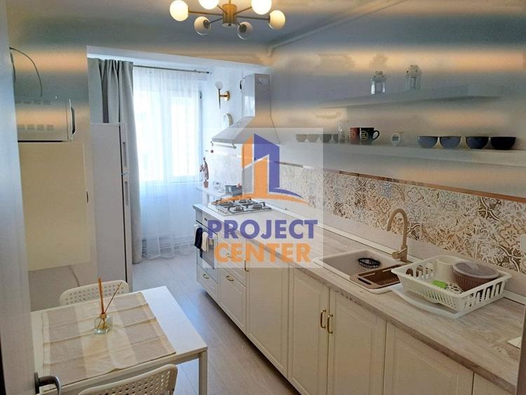 Apartament cu 4 camere decomandat, mobilat în Ultracentral