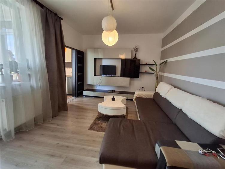 Apartament cu 2 camere semidecomandat în Turnișor
