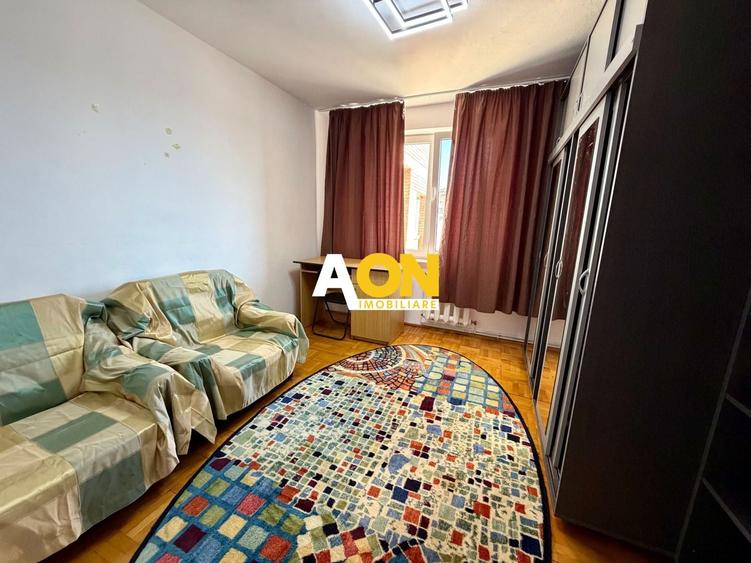 Apartament cu 4 camere decomandat, mobilat în Central