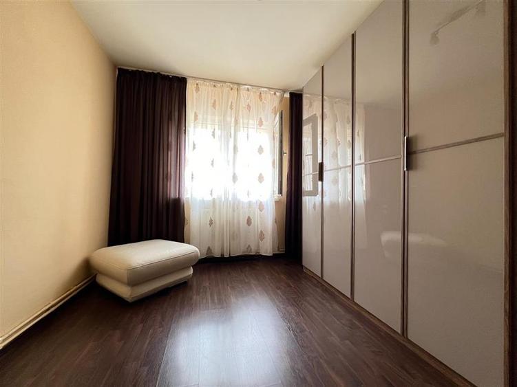 Apartament cu 3 camere decomandat, mobilat în Astra