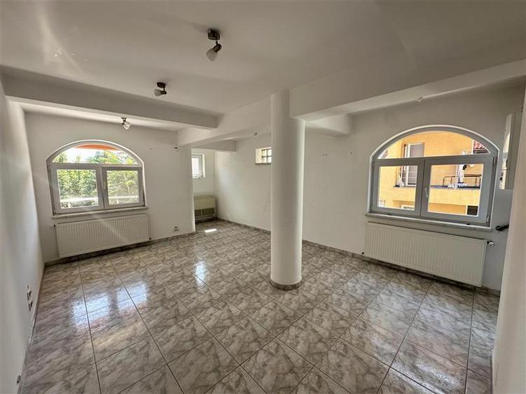 Birou, de 88 mp, în Central
