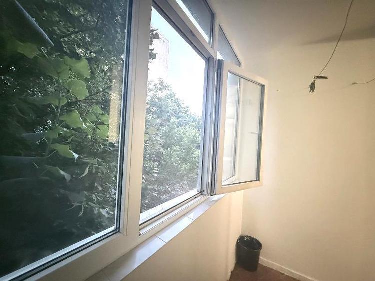Apartament cu 3 camere decomandat în Drumul Taberei