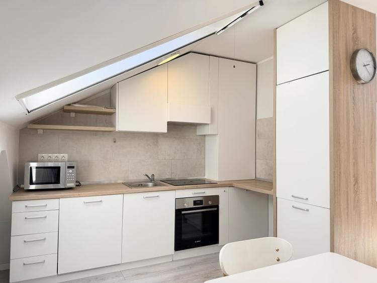 Apartament cu 3 camere decomandat, mobilat în Dumbrăvița