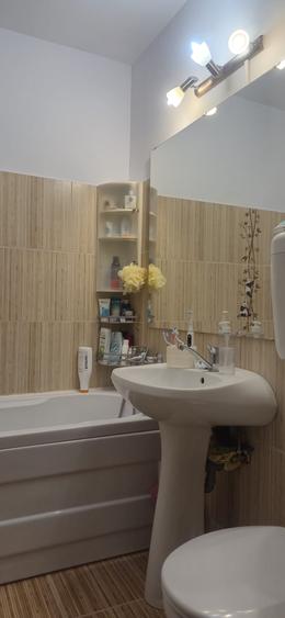 Apartament cu 4 camere semidecomandat în City Park Mall