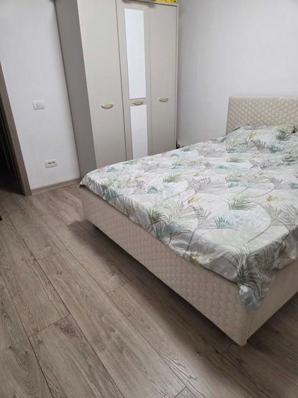 Apartament cu 3 camere semidecomandat în Titan
