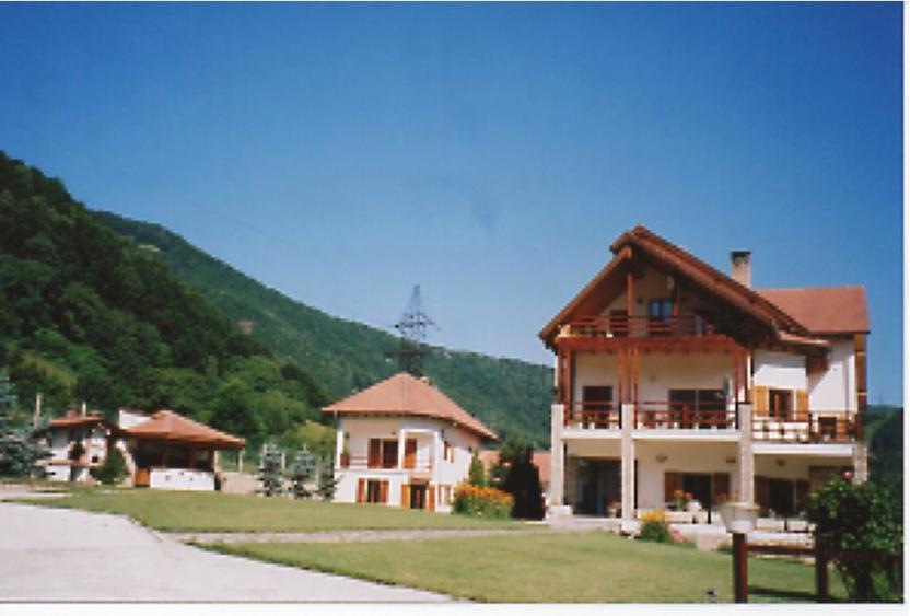 Casă individuală cu 22 camere cu Teren 5000 Mp în Malaia