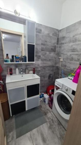 Apartament cu 3 camere semidecomandat în Republicii
