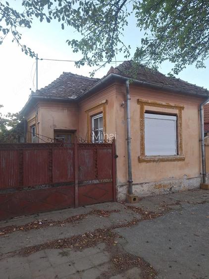 Vand casa in Calafat cu ?ase camere