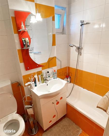 Apartament cu 2 camere decomandat în Tei