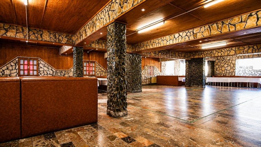 Spațiu comercial, de 258.39999389648 mp, în Central
