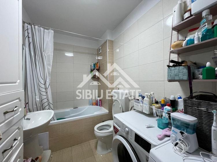 Apartament cu 3 camere semidecomandat, mobilat în Turnișor