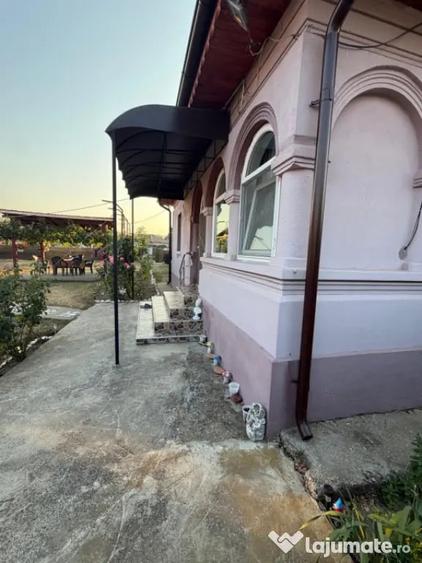 Casă cu 3 camere cu Teren 2330 Mp în Central