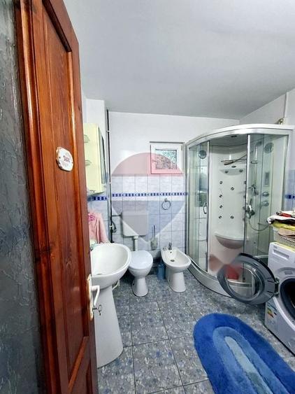 Casă individuală cu 7 camere cu Teren 826 Mp în Provița de Jos